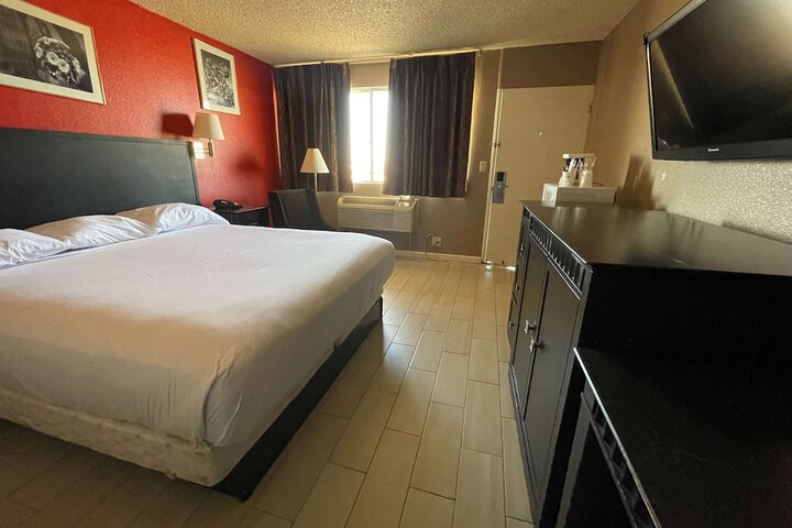 Room 7 of 26