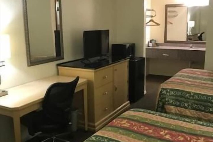 Room 11 of 34