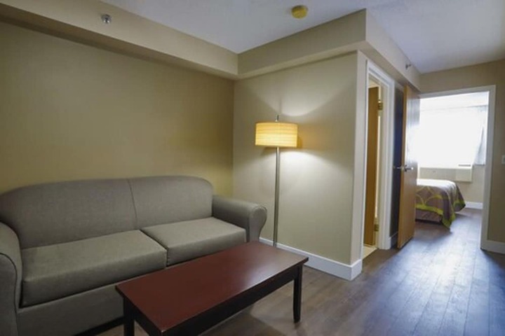 Super 8 by Wyndham Ajax / Toronto On