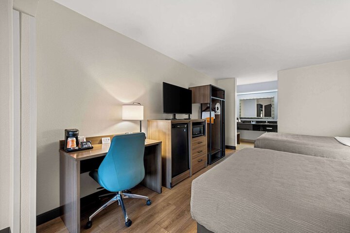 Room 17 of 49
