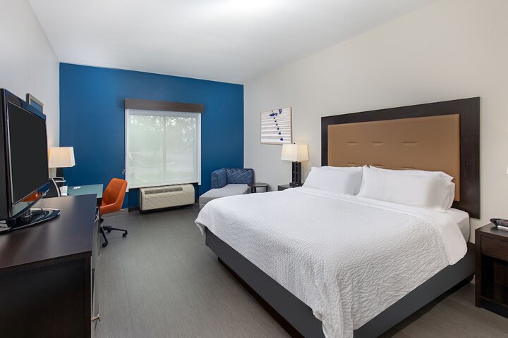 Holiday Inn Express Cleveland Northwest by IHG