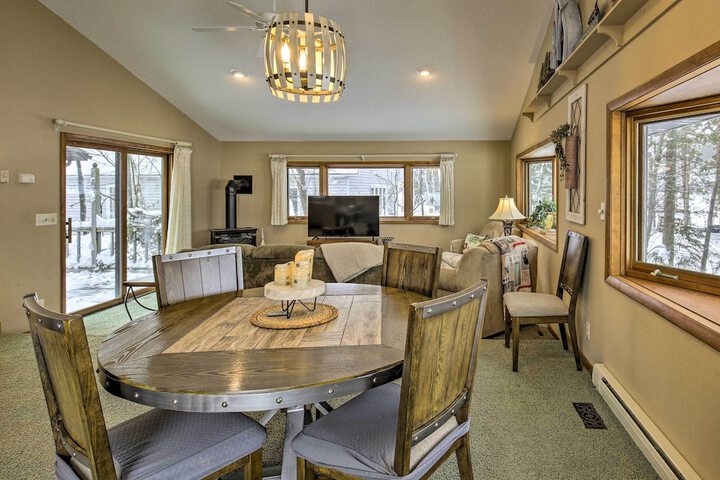 Phillips Cabin w / Lake Views & Private Dock!