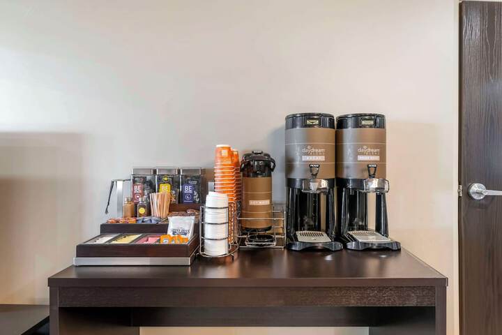 Breakfast/Coffee Service 31 of 34