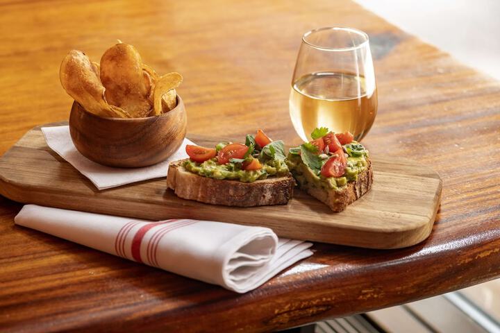 Dining 40 of 62