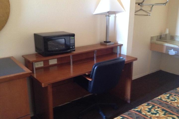 KNIGHTS INN ANADARKO