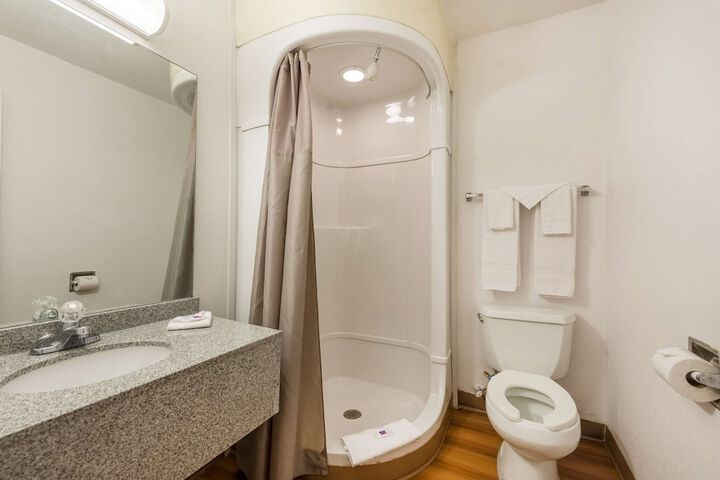 Room 9 of 32