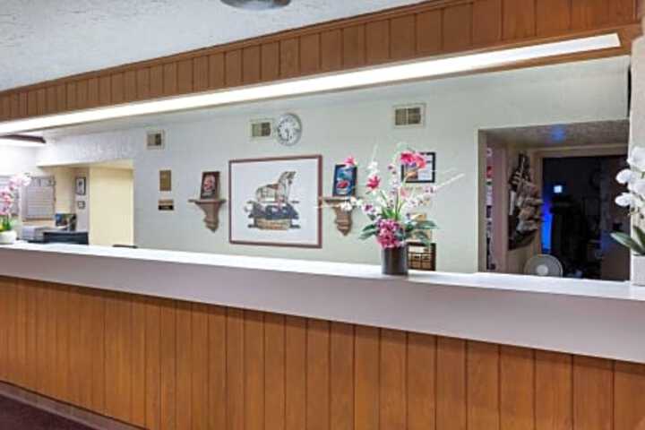 Jasper Inn & Suites