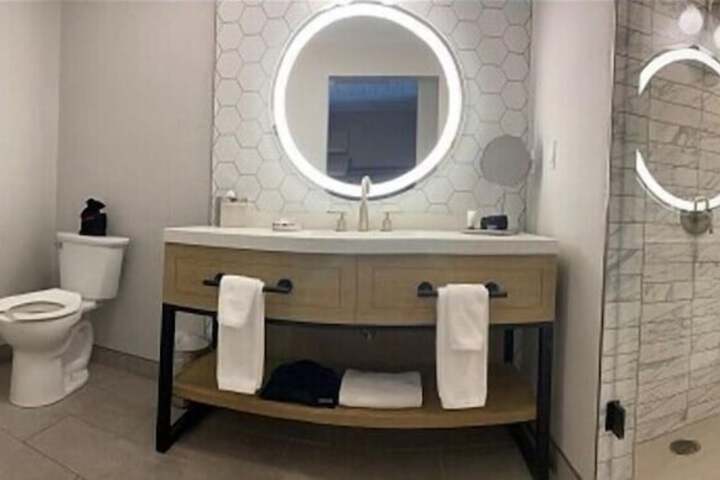 Room 6 of 13