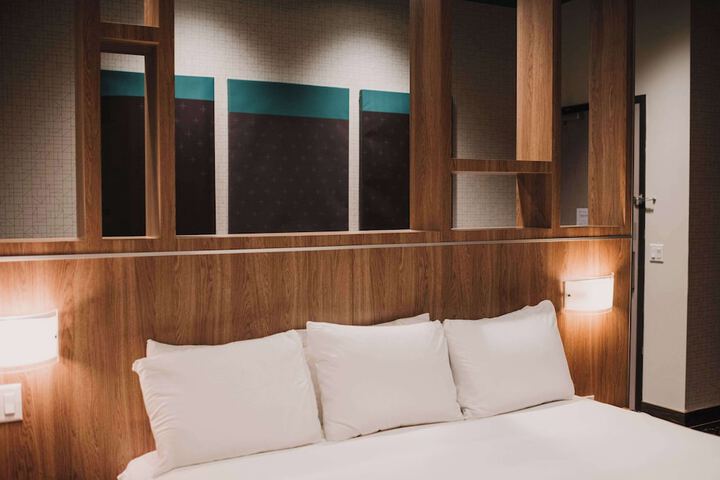 Room 51 of 112