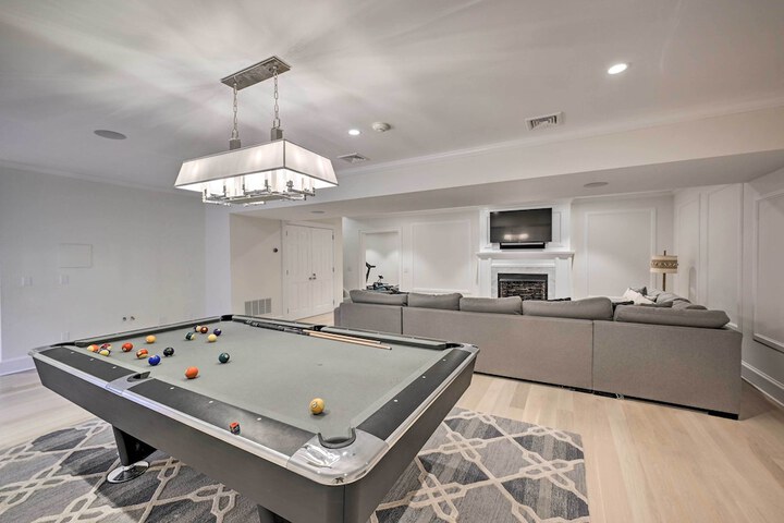 Shelter Island Retreat w / Outdoor Pool!