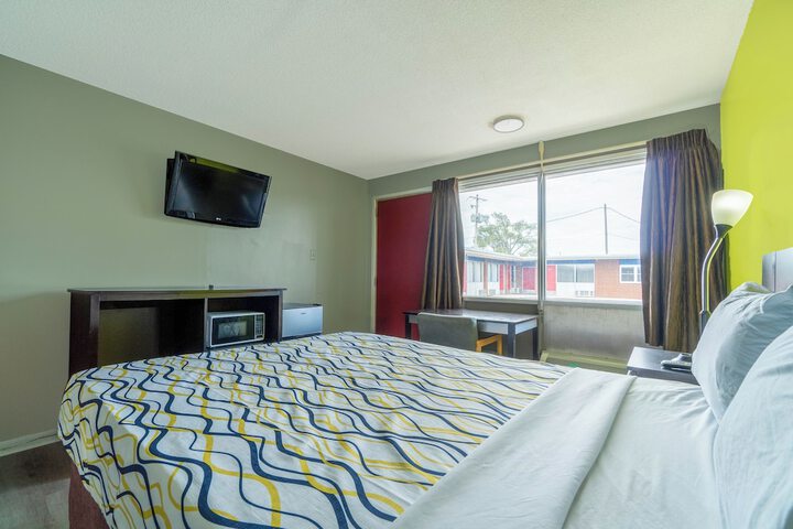 Room 46 of 76