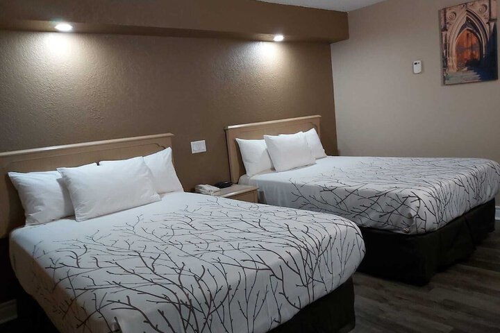 Room 12 of 32