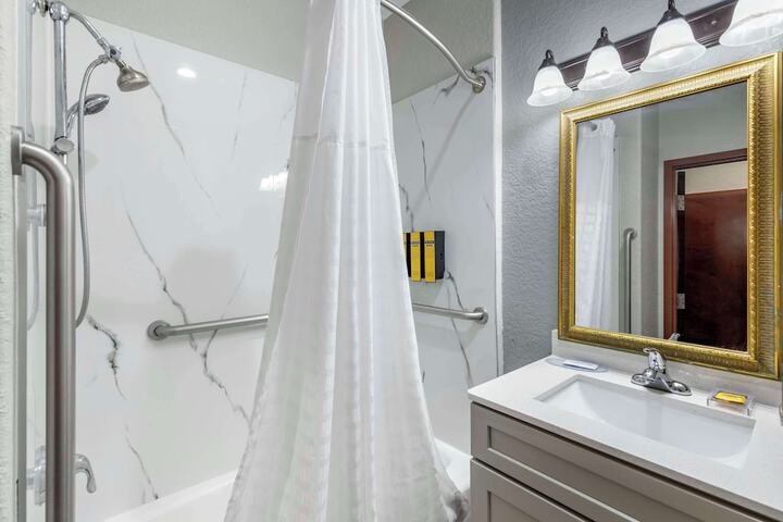 Best Western Plus Victoria Inn & Suites
