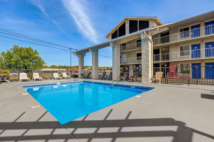 Pool 2 of 40