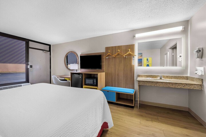 Room 21 of 40