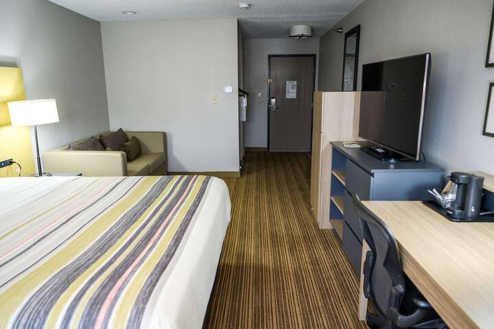 Room 33 of 60