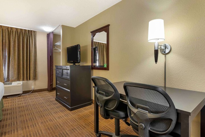 Room 18 of 28
