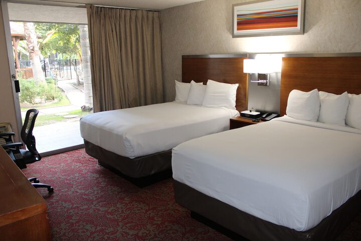 Room 28 of 76