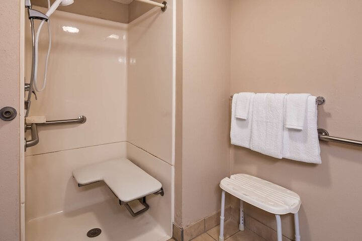 Room 6 of 30
