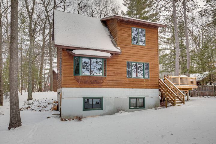 Lakefront Rhinelander Retreat w / Private Hot Tub!