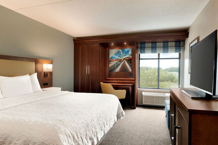Room 13 of 32
