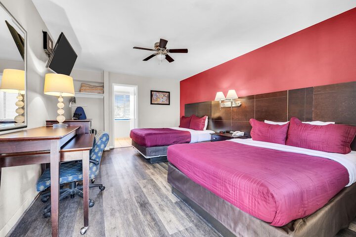 Room 9 of 32