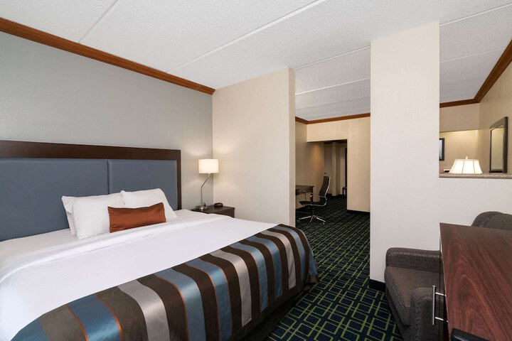 Room 17 of 25