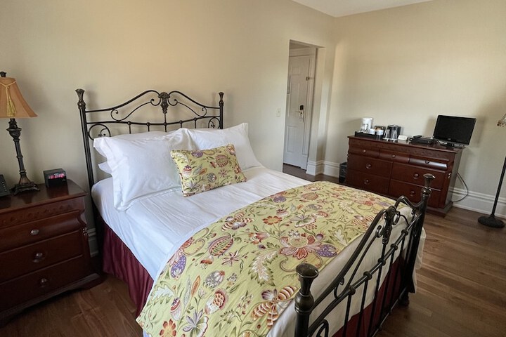 Room 11 of 44