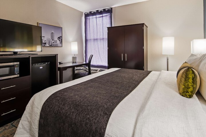 Room 15 of 28