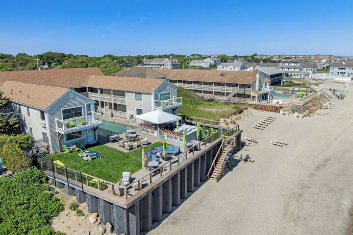 The Corsair & Cross Rip Oceanfront Resort