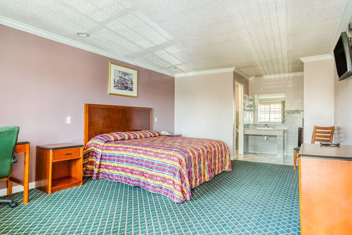 Room 10 of 30