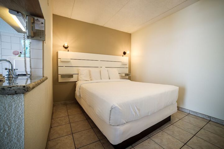 Room 20 of 28
