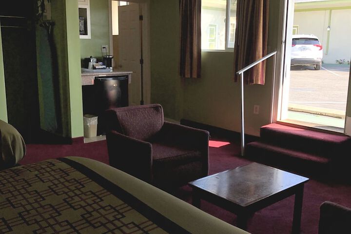 Room 15 of 34