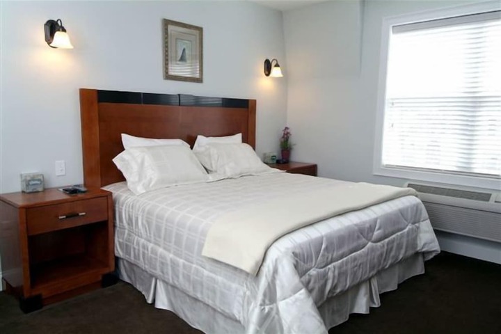 Crescent Suites Hotel