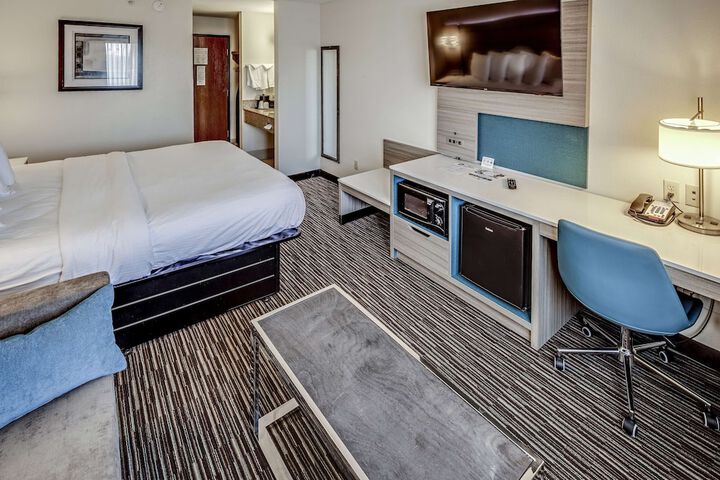 Room 13 of 20