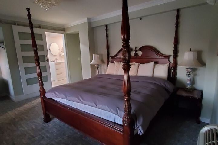 Lowell Inn
