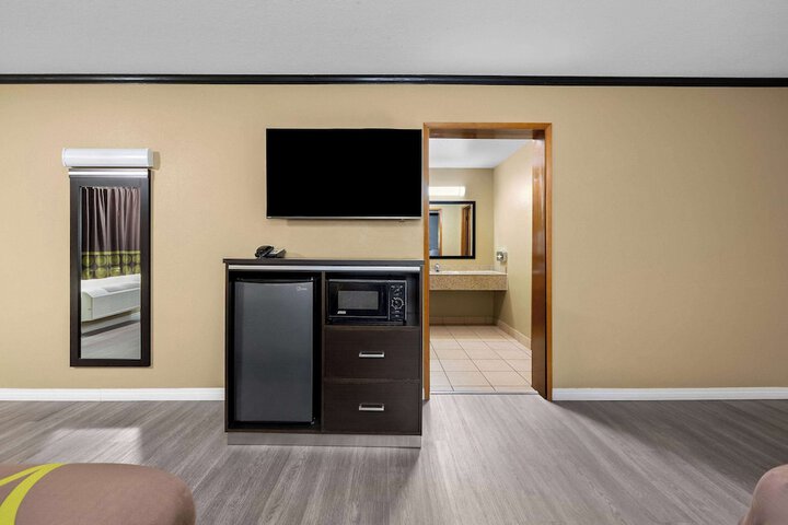 Super 8 by Wyndham Crescent City