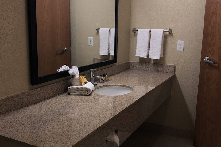 Room 7 of 28