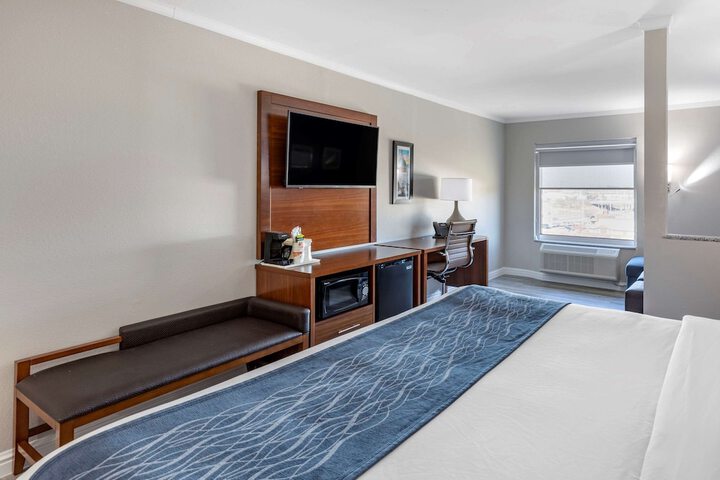 Room 11 of 32