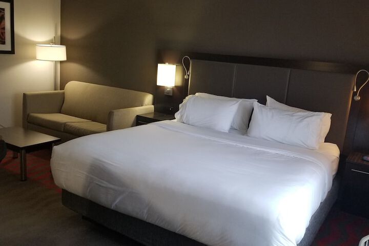 Room 32 of 47