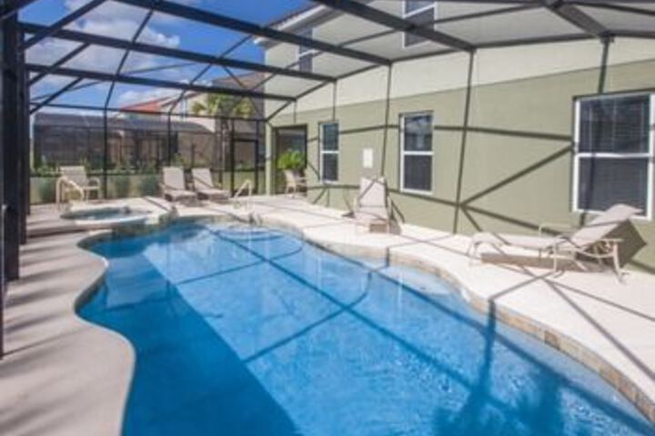 Oakview 4213 6 Br Villa by RedAwning