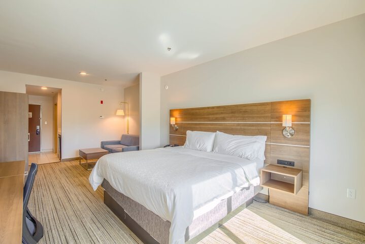 Holiday Inn Express & Suites Gulf Shores by IHG