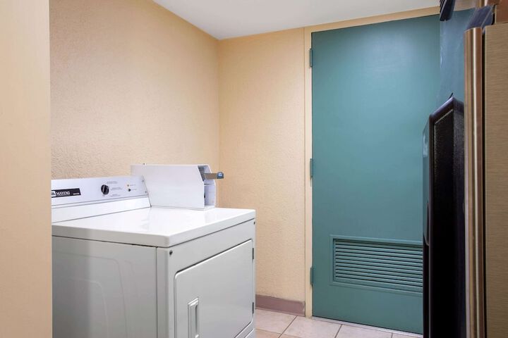 Room 16 of 26