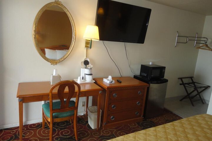 Room 4 of 20