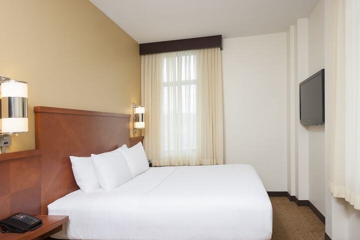 Hyatt Place Des Moines / Downtown