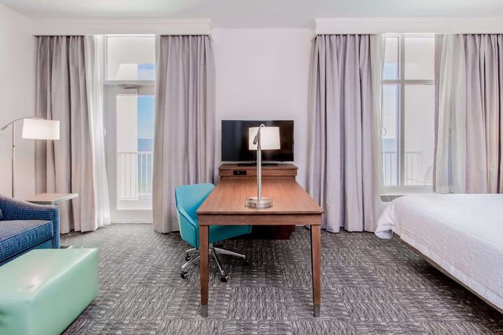 Hampton Inn & Suites Panama City Beach-Beachfront