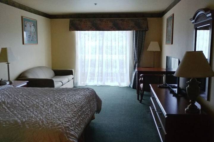 Room 13 of 38