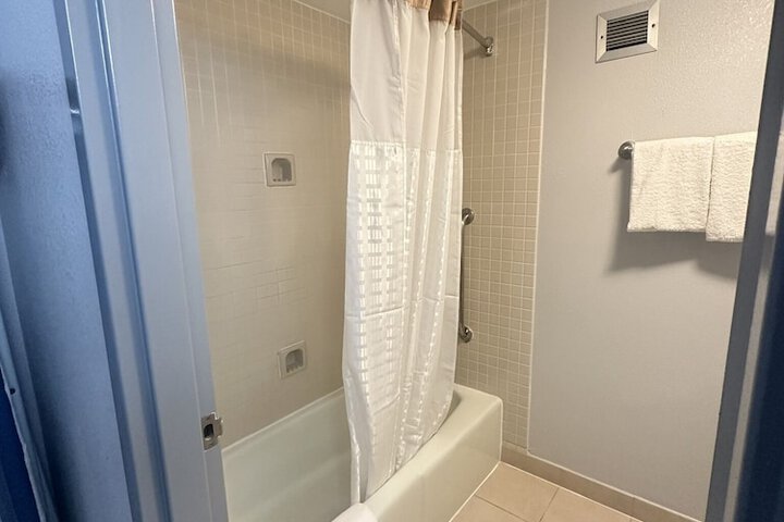 Room 28 of 72