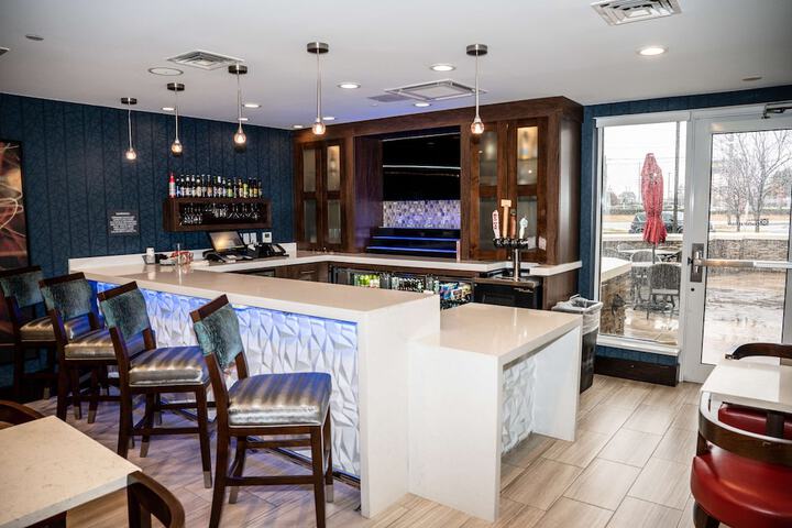 Lounge 143 of 158