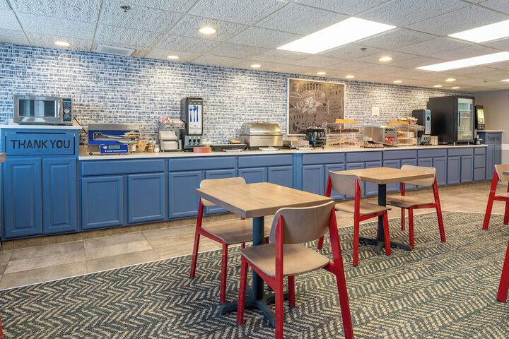 AmericInn by Wyndham Valley City - Conference Center